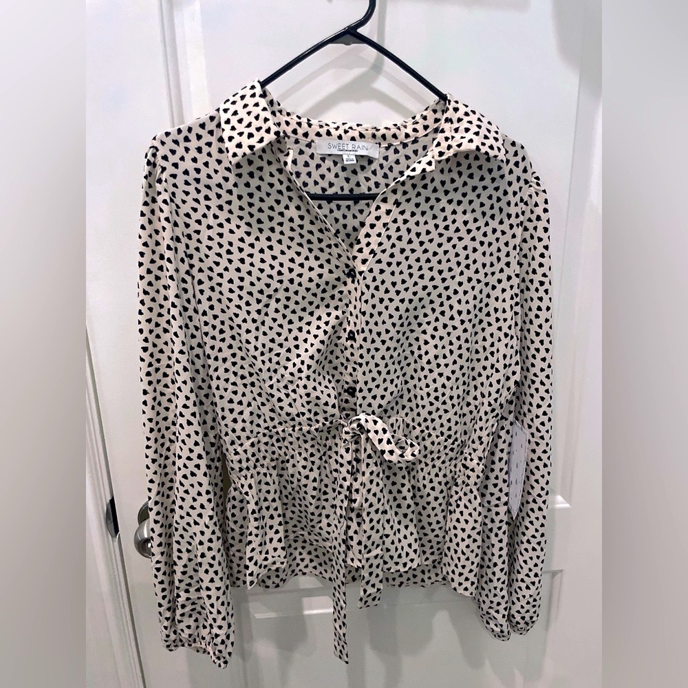 Business Casual Heart Printed Top With a Bow